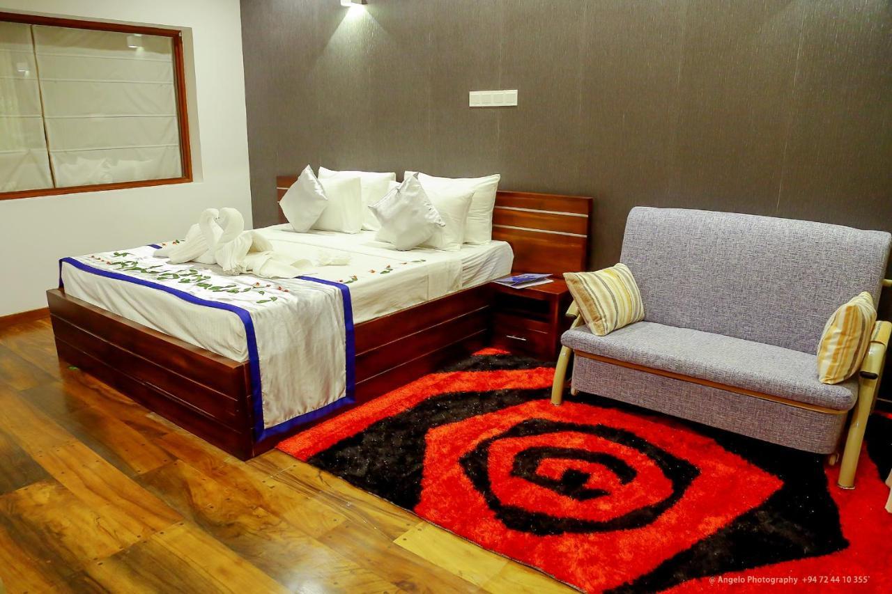 Saru Blue Sapphire Hotel Godakewela Bagian luar foto